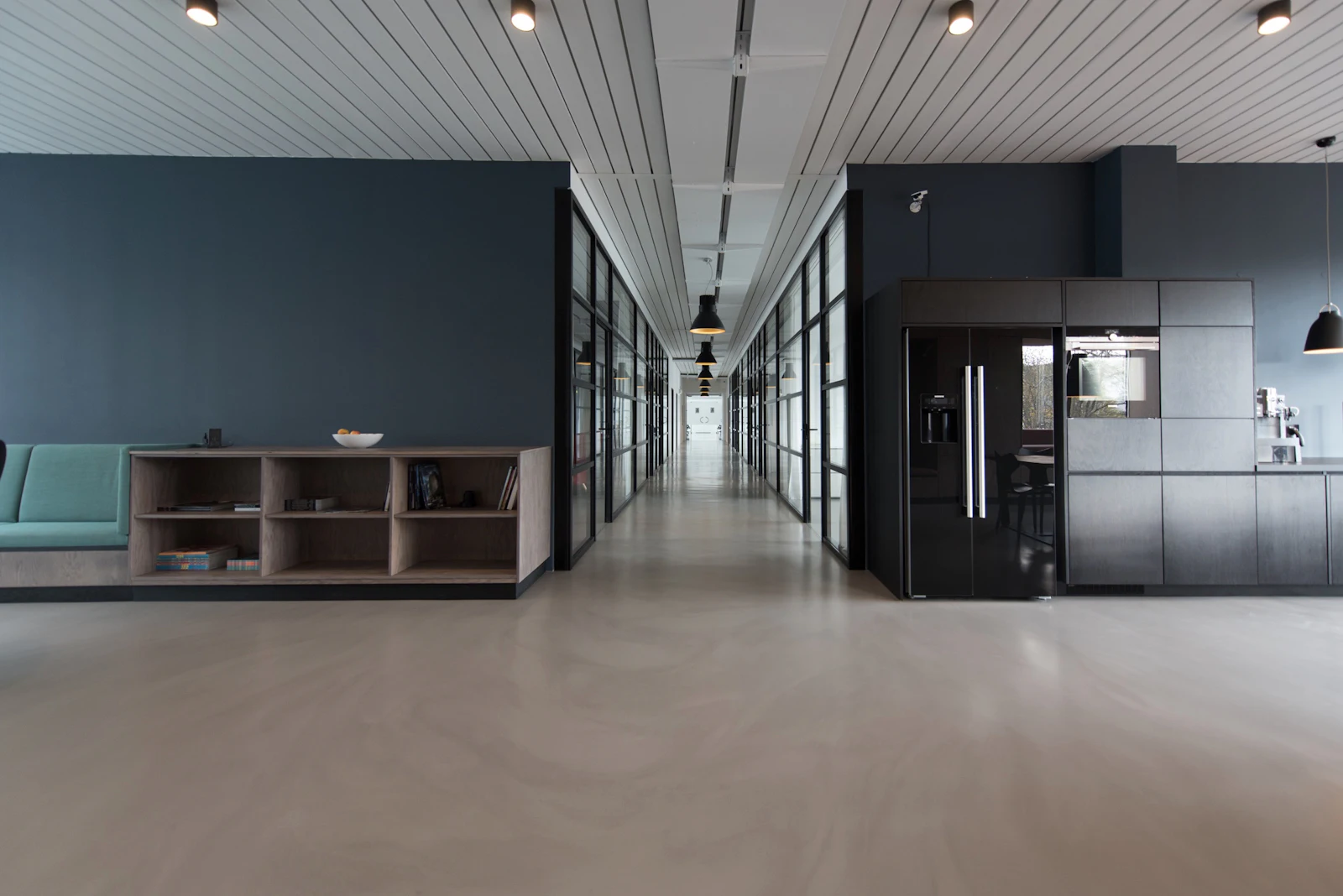 Professional office cleaning services in Oak Lawn IL - Evinco Services commercial cleaning team